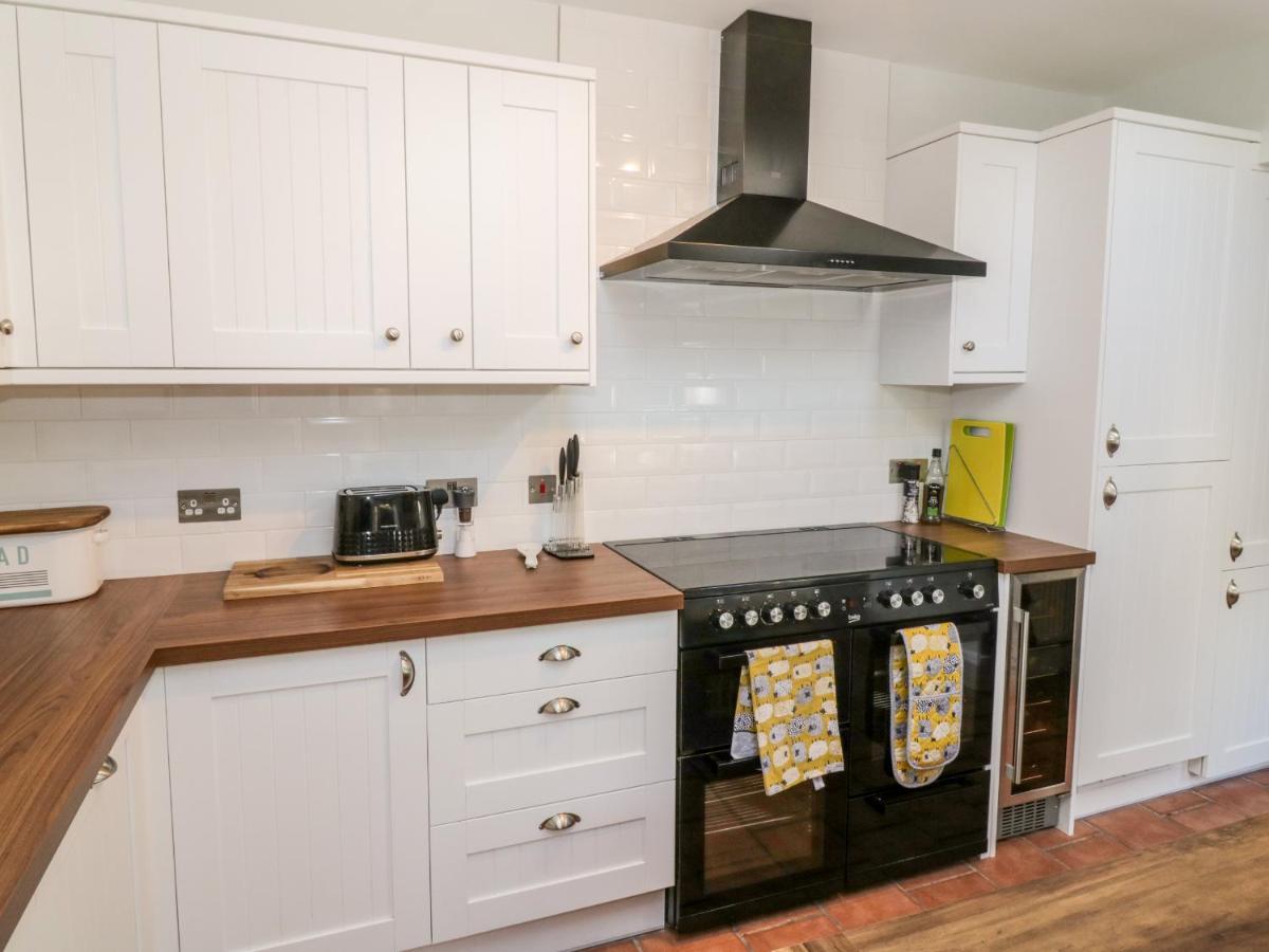 Ivy Bank Villa Thornhill  Bagian luar foto